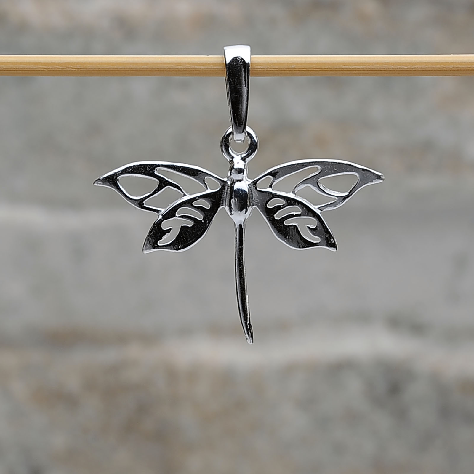 Collana medaglione con ala di Farfalla in micro mosaico
